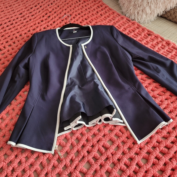 Tommy Hilfiger Suit 8 💙 - Picture 3 of 9